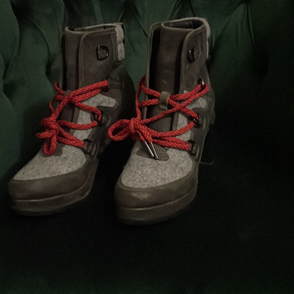 Boots - Picture 6 of 7